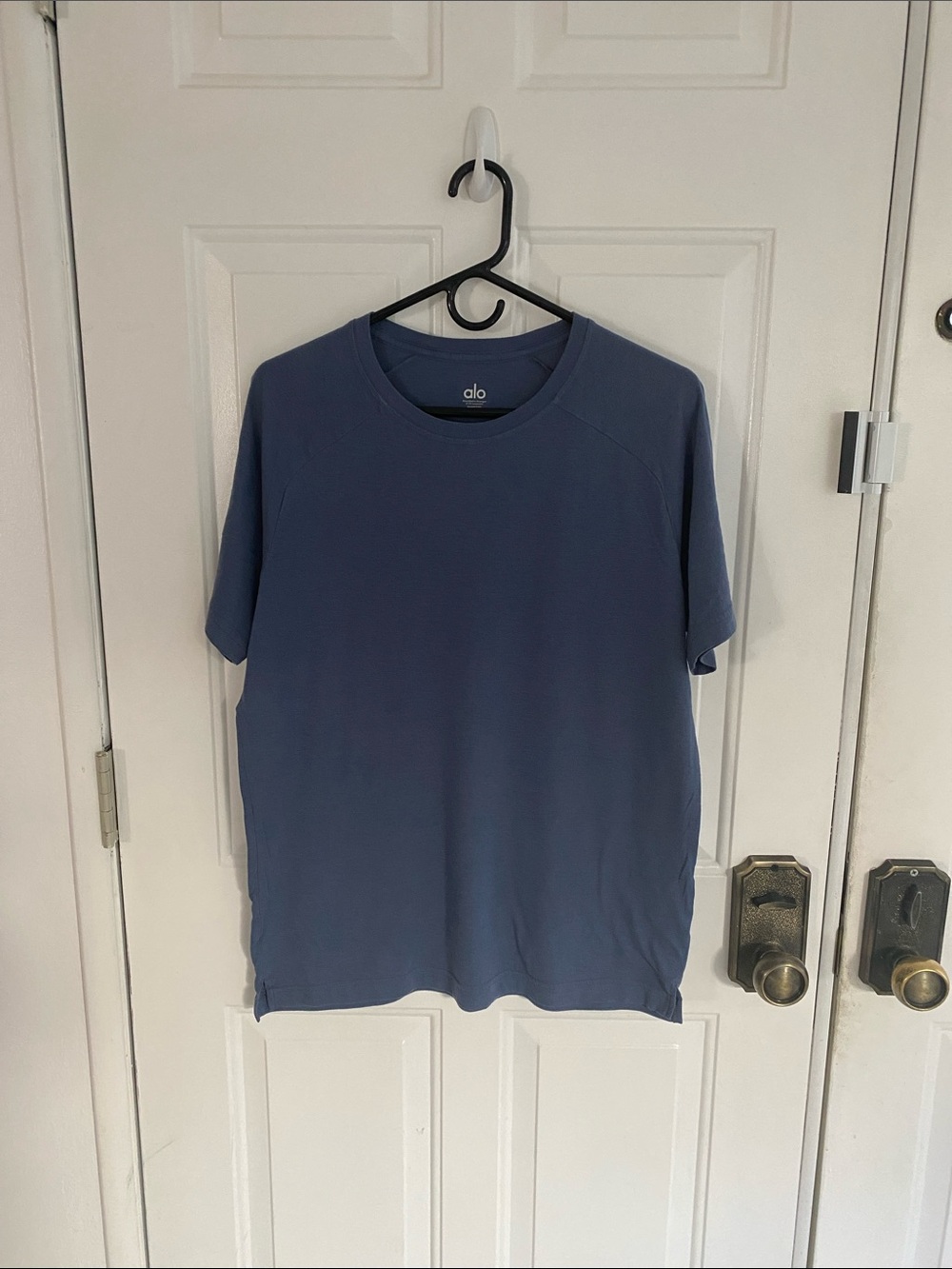 Alo  Triumph Raglan Tee in Bluestone ( limited edition color)